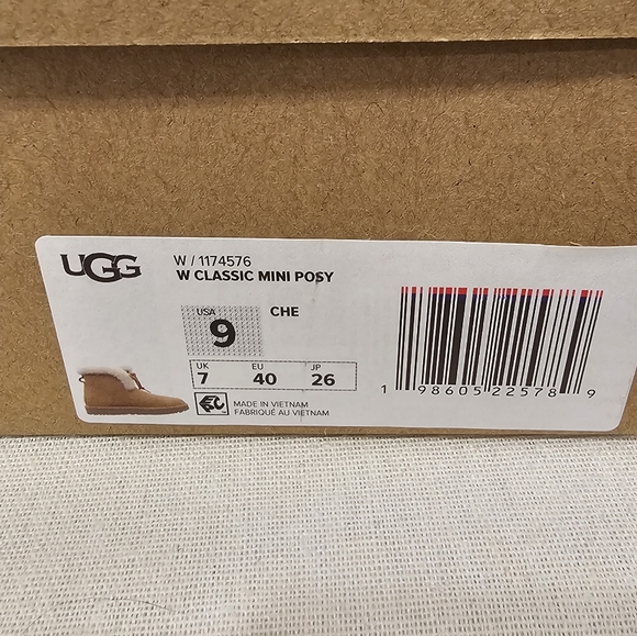 NIB UGG's Chestnut Women's Classic Mini Posy Boots #1174576 Size--9 - Picture 7 of 8